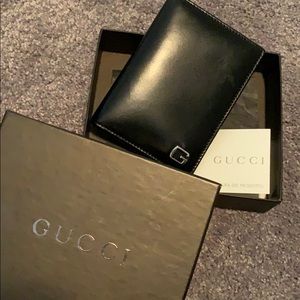 Gucci card holder (90% new)